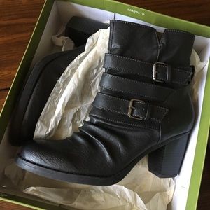 Black boots. Women’s Size 8 1/2.